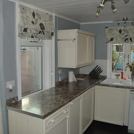 The Crandale House Vacation Home Bath Exterior photo
